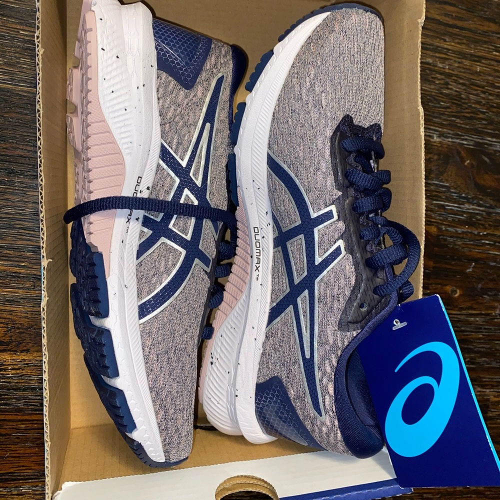 ASICS women’s GT-1000 9 size 5 1/2